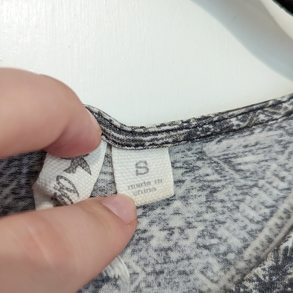Others Follow Patterned Top - Picture 6 of 7